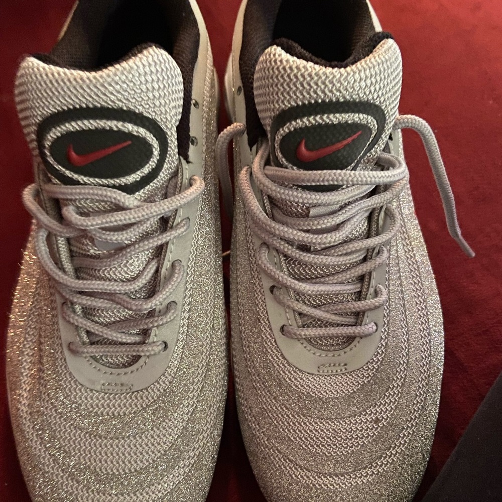 BRAND NEW NIKE AIRMAX